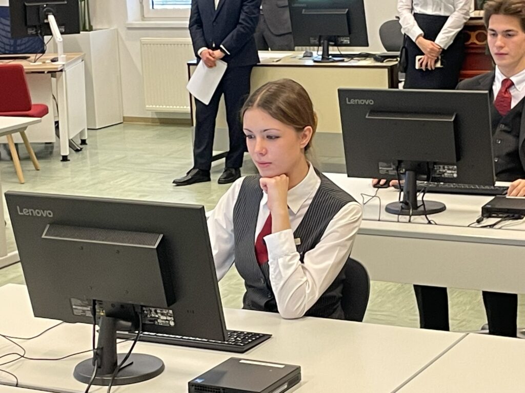 anna lentsch beim schriftlichen teil