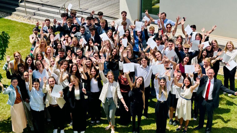 Gruppenfoto zur Vorprüfung zur Reife- und Diplomprüfung 2025.jpg