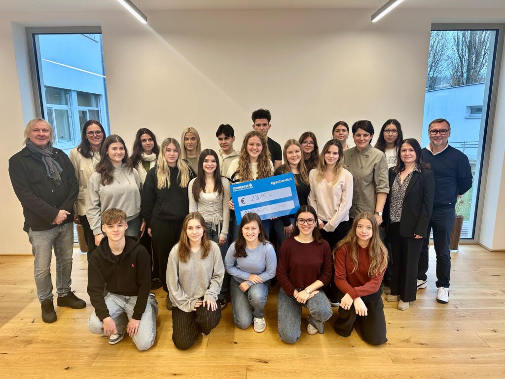 Scheckübergabe Pop-up-Benefizheuriger 2025.jpg