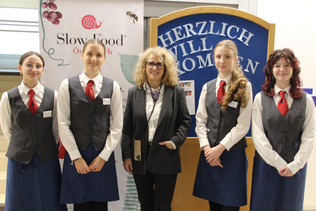 SchülerInnen mit Monika Liehl