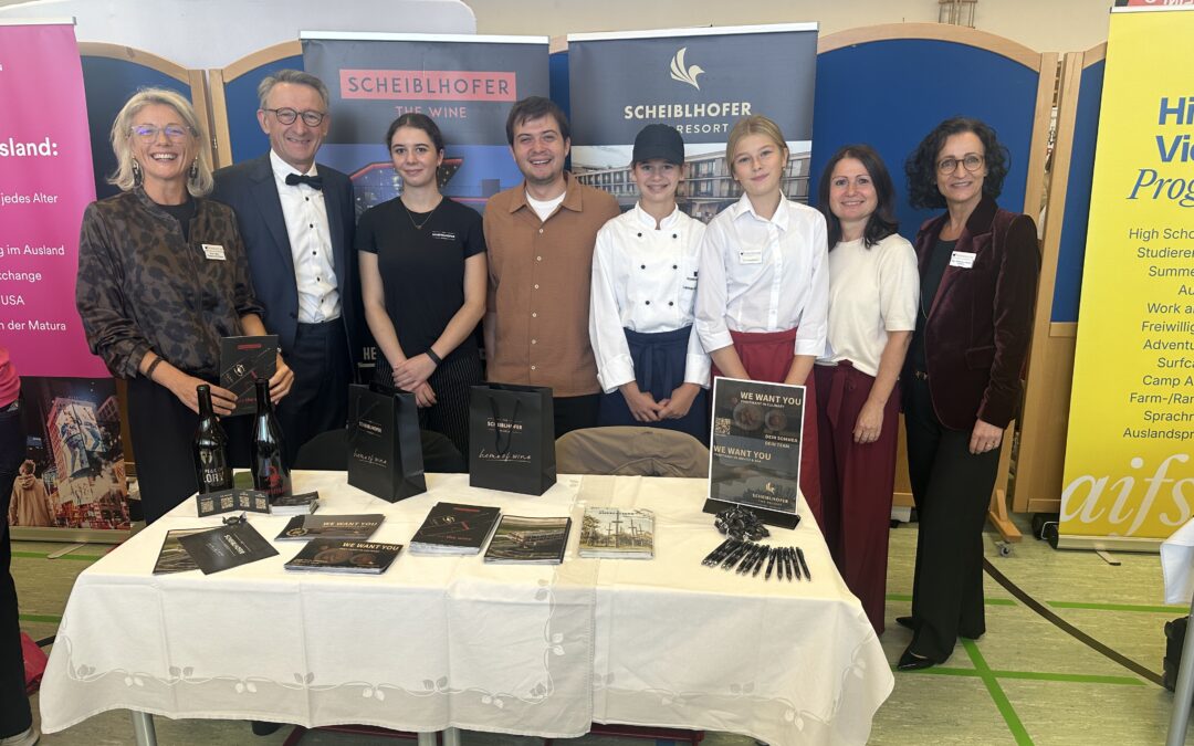 SCHEIBLHOFER Resort: Sabine Gatterbauer, Direktorin, mit Team in Österreich